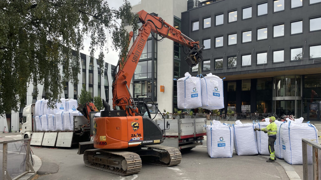 Storsekk med Glasopor 10-20+ skumglass klar for levering