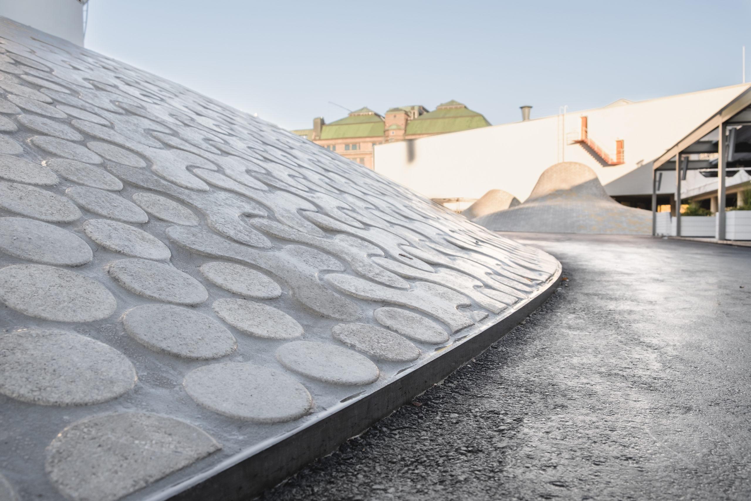 Lasipalitsi courtyard deck - roof of Amos Rex