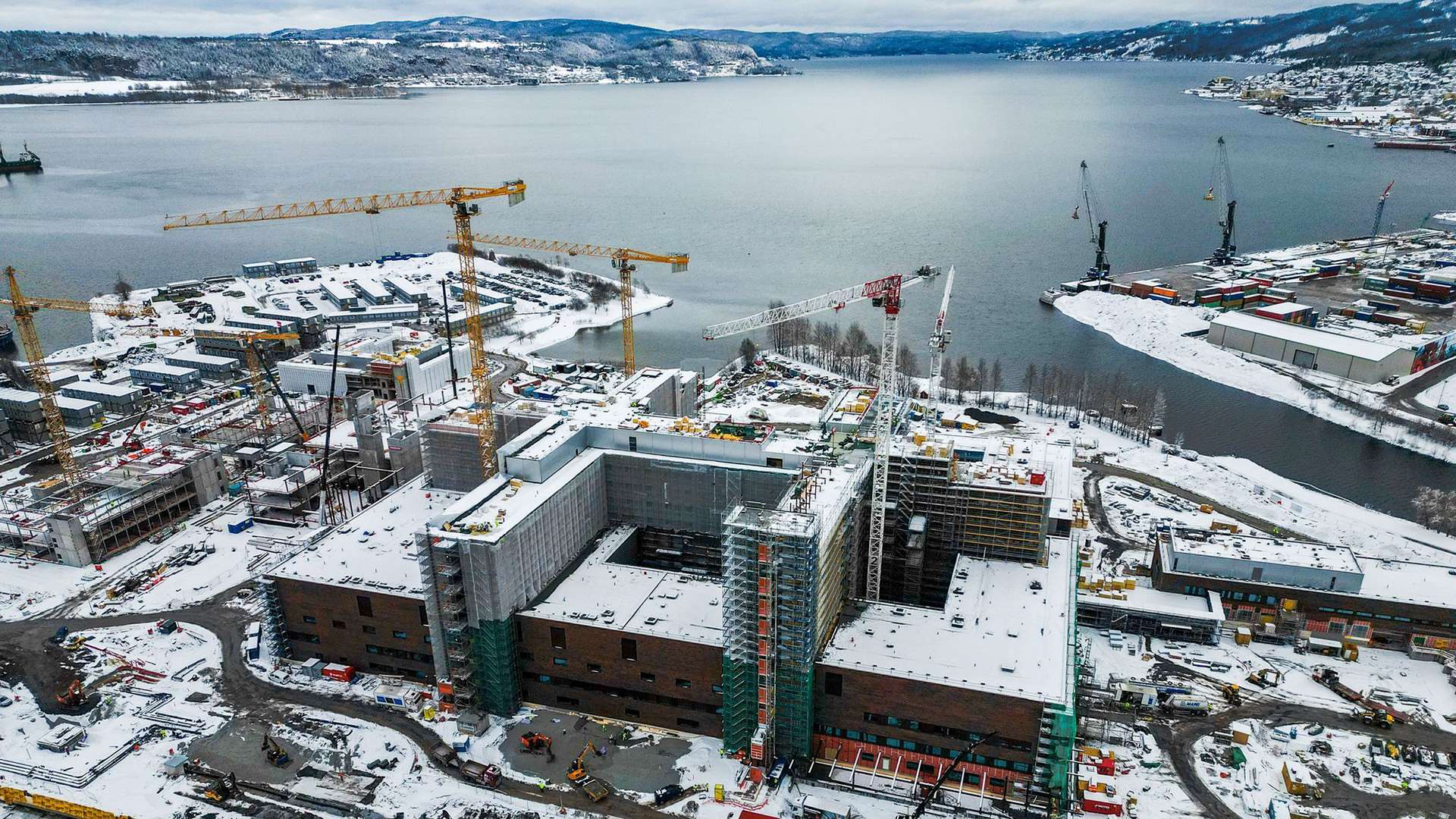 https://glasopor.no/wp-content/uploads/2023/05/Nye_Drammen_sykehus_Drammenselva.jpg